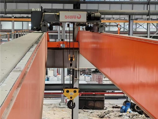 Pontes rolantes europeias são equipadas com talhas elétricas de cabo de aço, baixo ruído e baixos custos de manutenção.